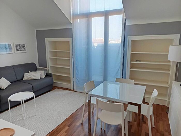 Appartamento monolocale in affitto in Via Castelfidardo, Moscova, Milano