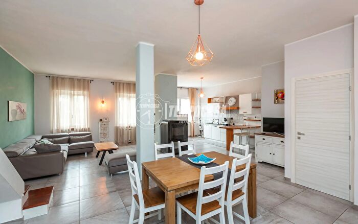 Casa con 7 locali in vendita in Via Roma, Marene