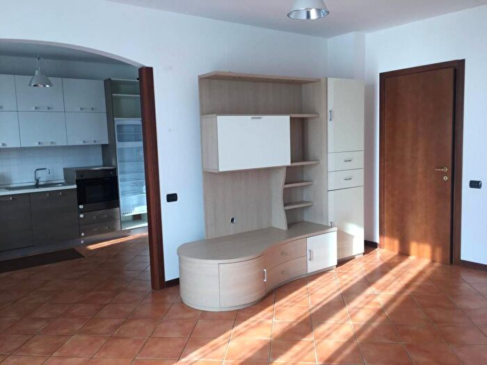 Appartamento trilocale in affitto in Via Roma, Centro, Oleggio