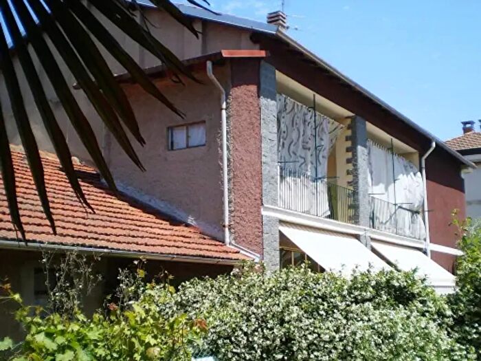 Casa con 6 locali in vendita in Cameri