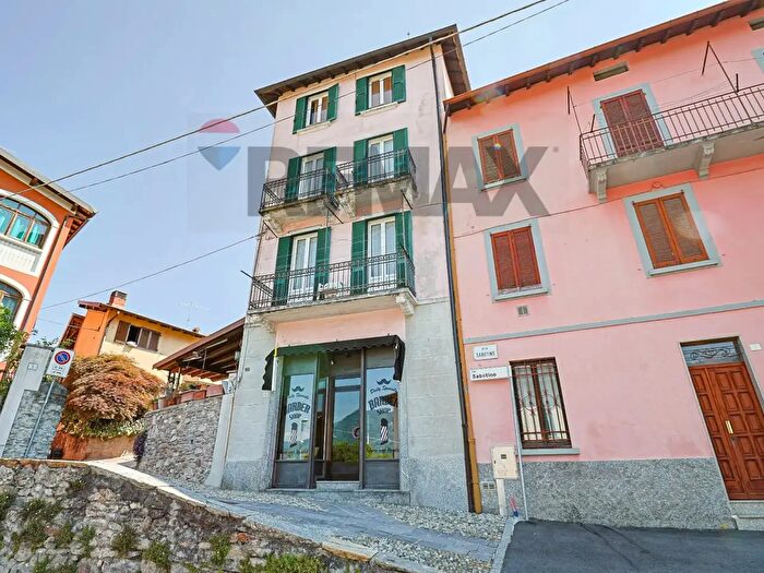 Appartamento con 5 locali in vendita in Via Sabotino, Cunardo