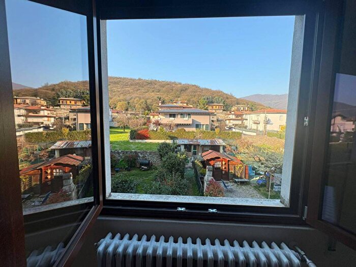 Appartamento trilocale in affitto in Via del Brolo, Villaggio Prealpino, Brescia