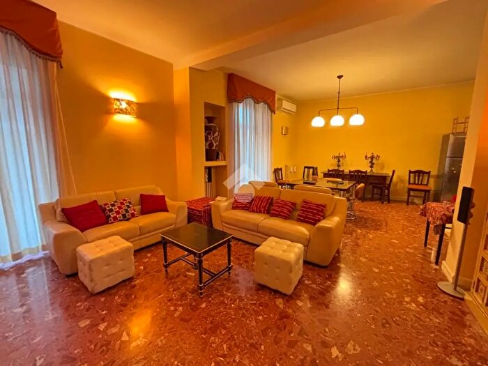 Appartamento quadrilocale in affitto in Via Guglielmo Oberdan, Lecce