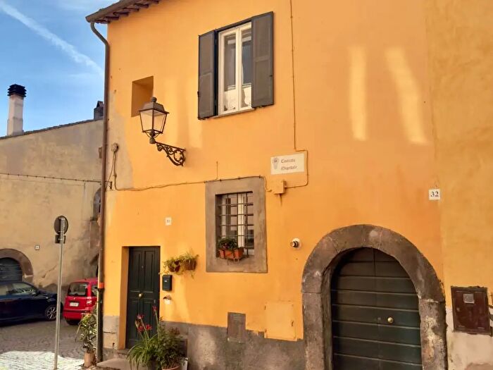 Appartamento con 6 locali in vendita in Via della Pace, Tuscania