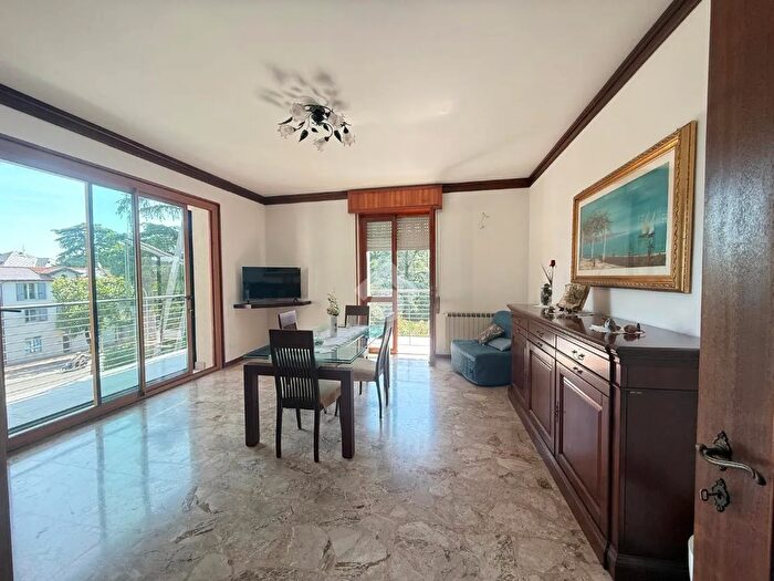 Appartamento quadrilocale in vendita in Desenzano Del Garda