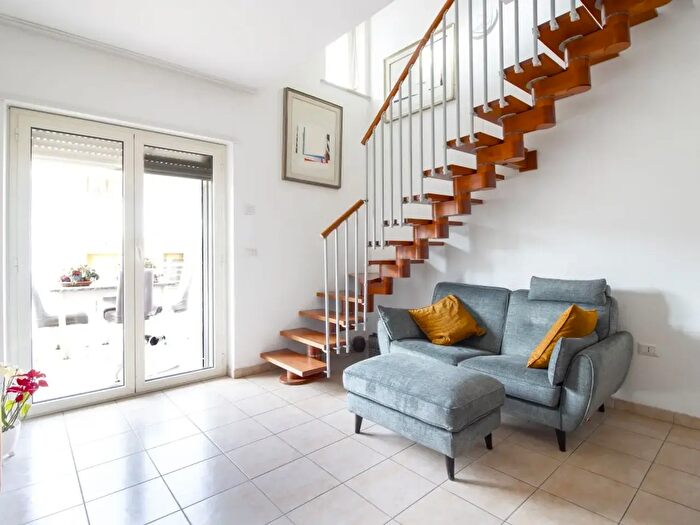 Appartamento quadrilocale in vendita in Via Montello, Giulianova