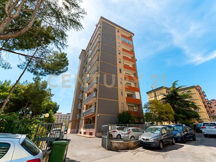 Appartamento quadrilocale in vendita in Via Modena, Catania