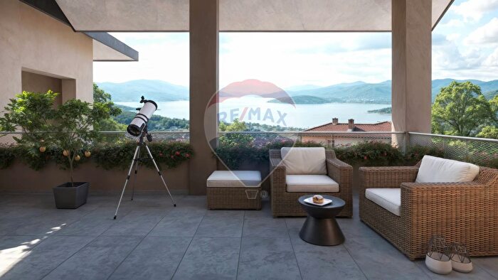 Appartamento trilocale in vendita in Via per Ghevio Snc, Meina