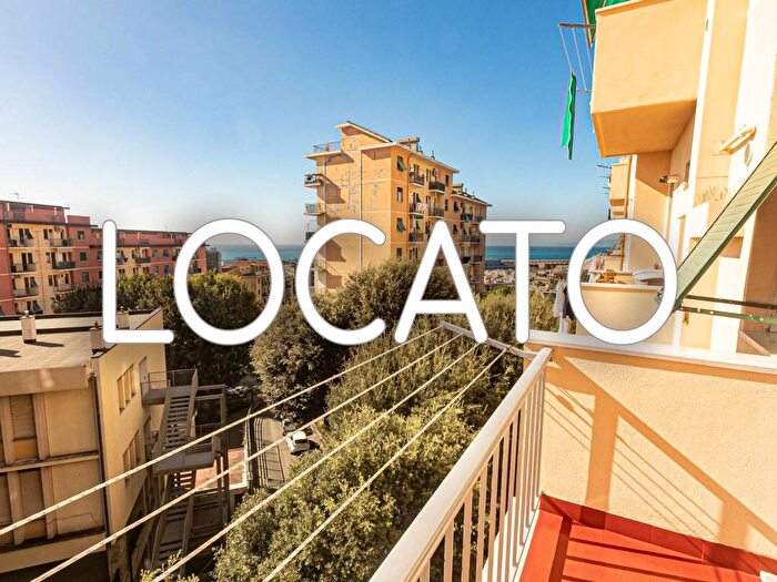 Appartamento trilocale in affitto in Via Coronata, Cornigliano, Genova