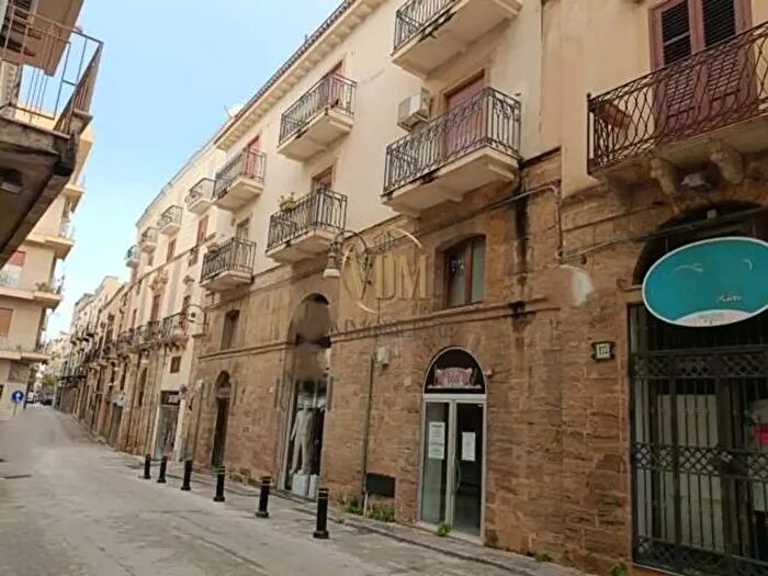Casa con 20 locali in vendita in Via Giuseppe Licata, Sciacca