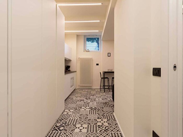 Appartamento monolocale in affitto in Via Palmanova, Cimiano, Milano