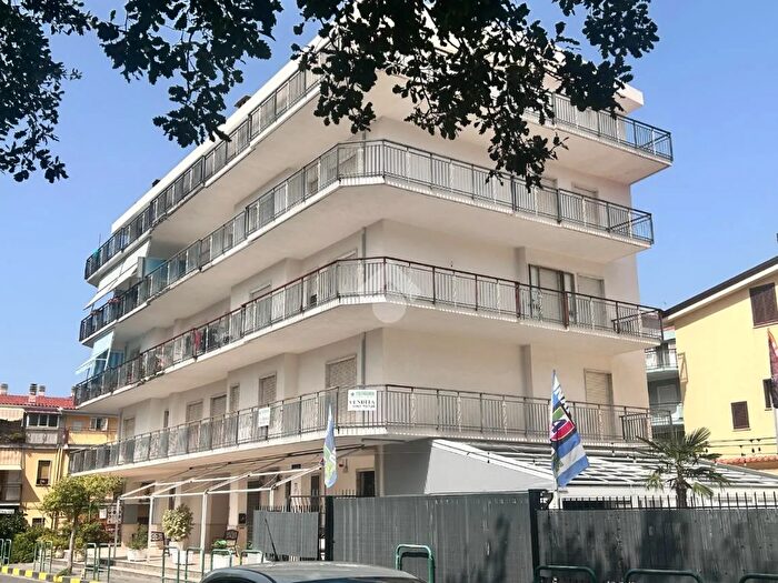 Appartamento quadrilocale in vendita in Via dello Stadio, Scalea