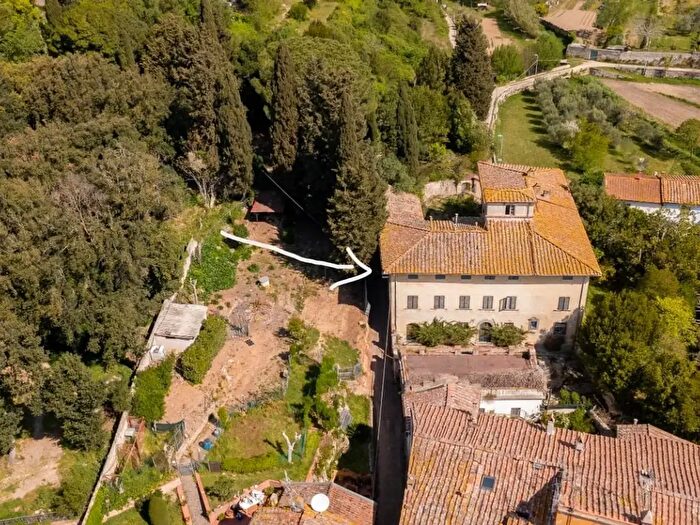 Casa con 20 locali in vendita in Vicopisano