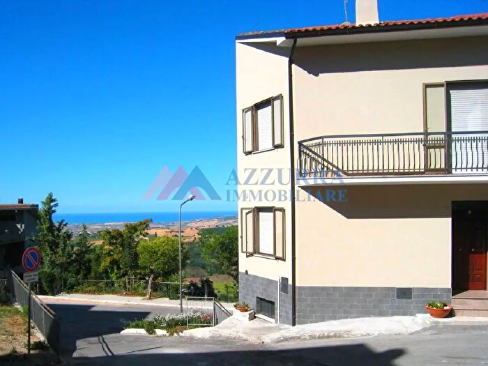 Casa con 7 locali in vendita in Tavenna