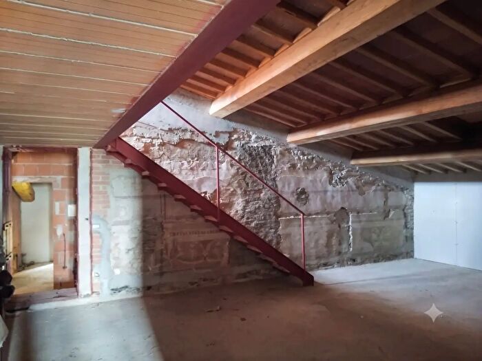 Casa con 11 locali in vendita in Via San Lorenzo, Todi