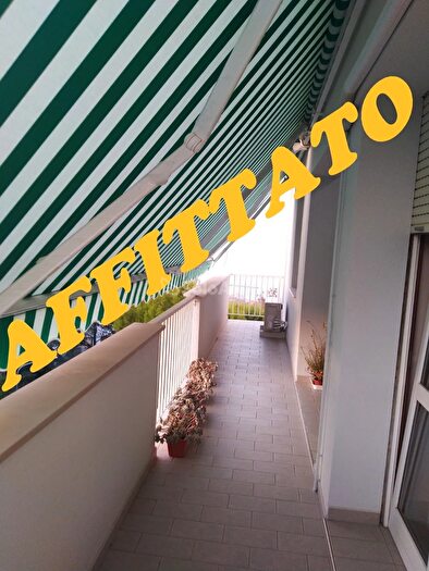 Appartamento con 6 locali in affitto in Falconara Marittima