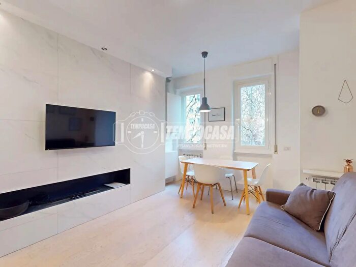 Appartamento trilocale in vendita in Viale Certosa, Milano