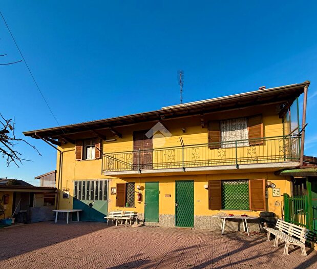 Casa con 5 locali in vendita in Via Tre Martiri, Verrua Po