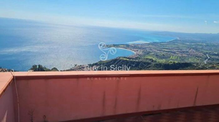 Appartamento trilocale in vendita in Via Cannone, Castelmola