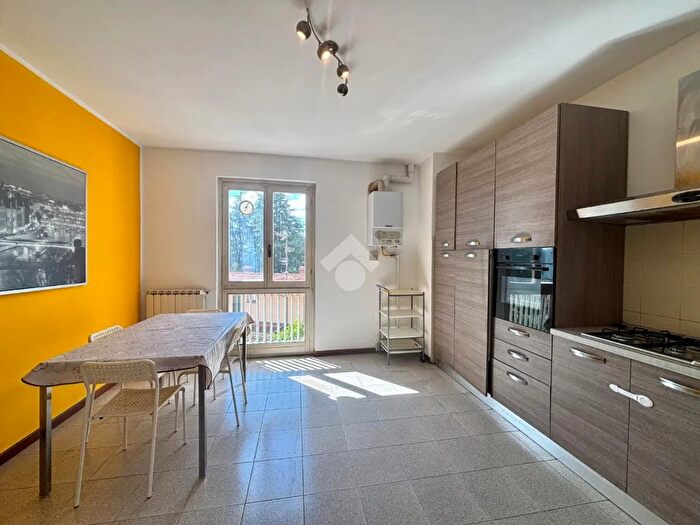 Appartamento quadrilocale in vendita in Via Gioacchino Rossini, Casnate Con Bernate