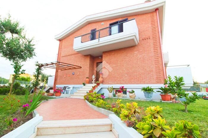 Casa con 7 locali in vendita in Via Vincenzo Cuoco, Campomarino