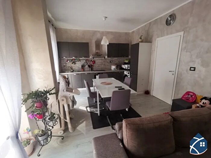 Appartamento trilocale in vendita in Pomaretto Via Carlo Alberto, Pomaretto