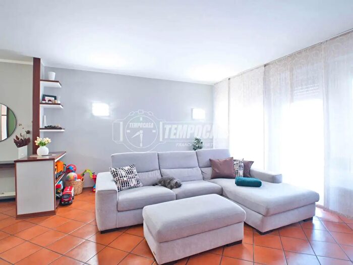 Appartamento trilocale in vendita in Via Augusto Righi, Novara