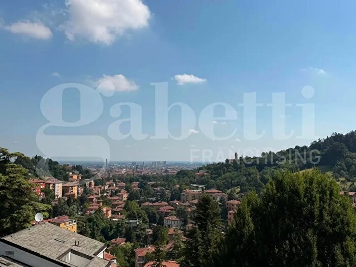 Appartamento trilocale in affitto in Via Toscanini, Bologna