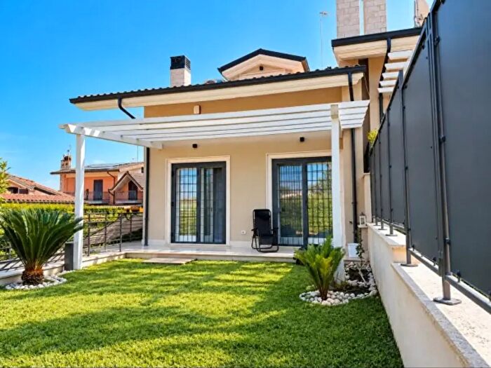 Casa con 6 locali in vendita in Via Filippo Brunelleschi, Mentana
