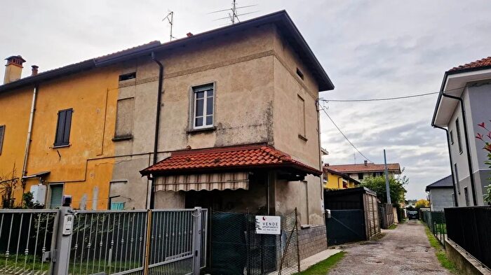Casa bilocale in vendita in Vicolo Piave Misinto, Misinto