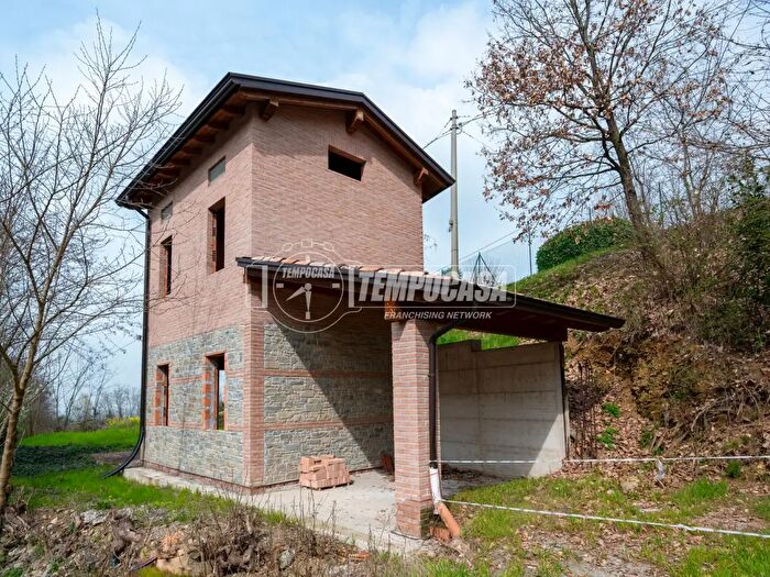 Casa trilocale in vendita in Via Montefalcone, San Polo DEnza