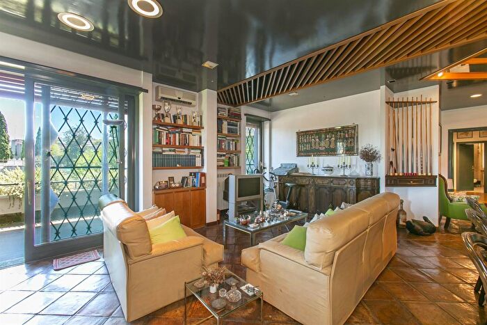 Appartamento con 5 locali in vendita in Roma