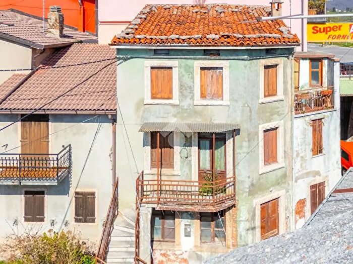 Casa con 6 locali in vendita in VI Carcereri, Cerro Veronese