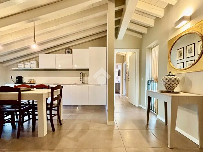 Appartamento trilocale in vendita in Via Verdi, Ome