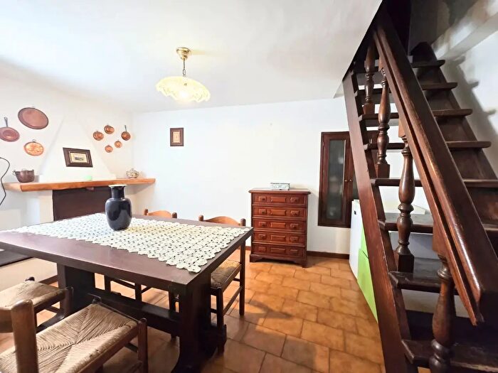 Casa con 5 locali in vendita in Carrara