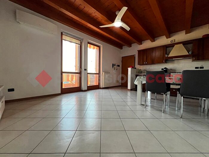 Appartamento trilocale in vendita in Via della Sorgente, Bovolone