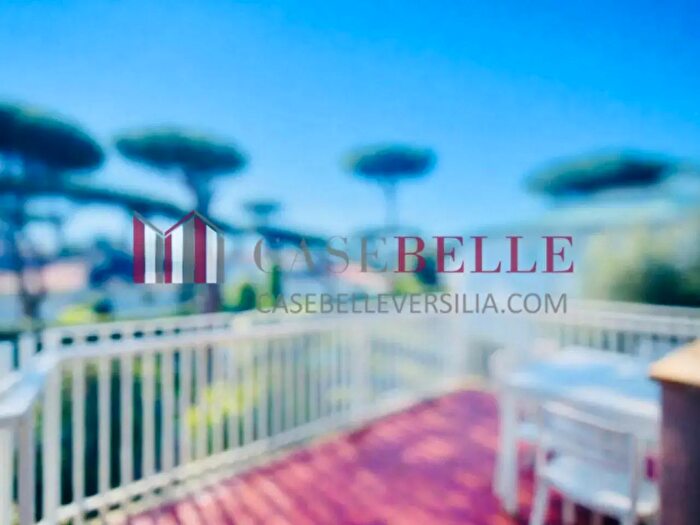 Appartamento con 6 locali in vendita in Camaiore