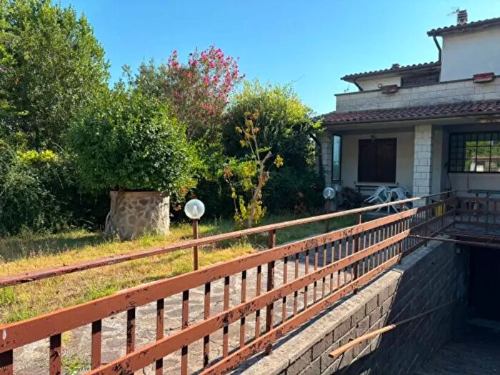 Casa con 6 locali in vendita in Via Aldo Moro, Orte