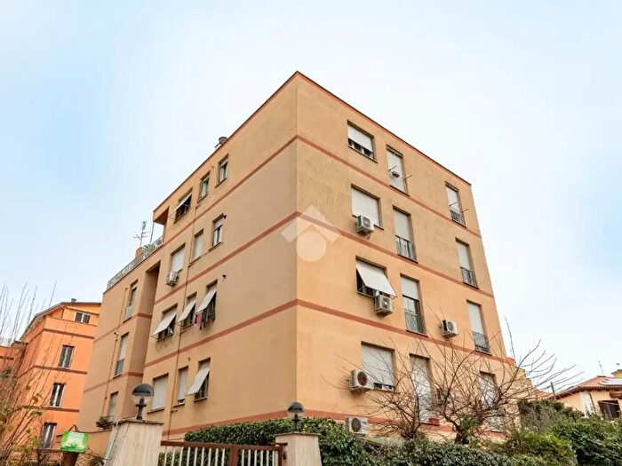 Appartamento bilocale in vendita in Via Pieve Ligure, Roma