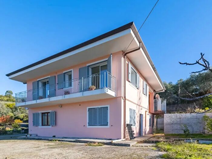 Casa quadrilocale in vendita in Via Sapergo, Bordighera