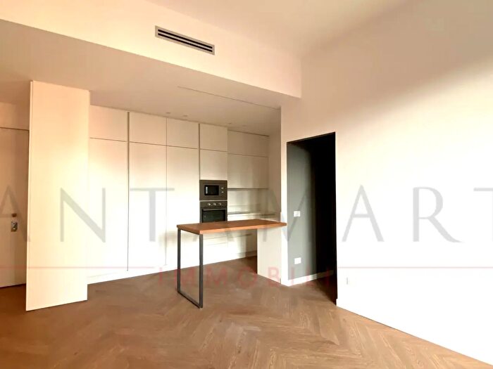 Appartamento trilocale in affitto in Piazza San Marco, Milano
