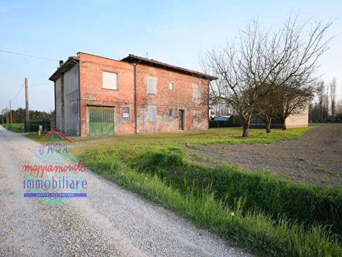 Casa con 5 locali in vendita in Via del Bello, Cento