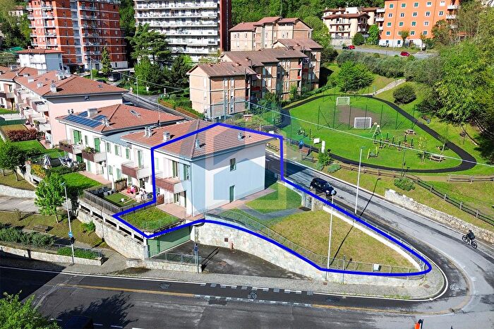 Casa quadrilocale in vendita in Via Bergamo, Lovere