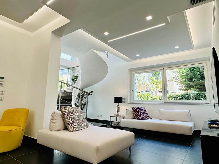 Casa con 10 locali in vendita in Forte Dei Marmi