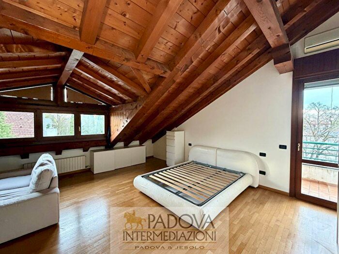 Appartamento trilocale in affitto in Via Jacopo Cavacio, Forcellini, Padova