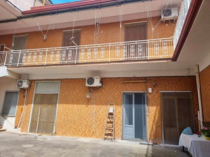 Casa con 6 locali in vendita in Via Quarto Centenario Parrocchia, Curti