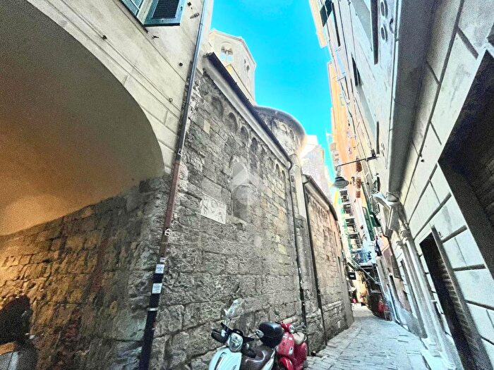 Appartamento trilocale in vendita in Vico Dietro Il Coro di S Cosimo, Genova