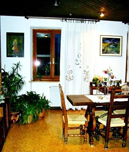 Casa con 6 locali in vendita in Piazza della Libertà, Serra San Quirico