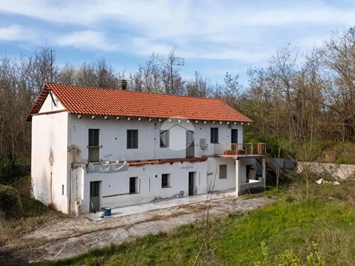 Casa con 8 locali in vendita in Borgata Pesiglione, Bene Vagienna