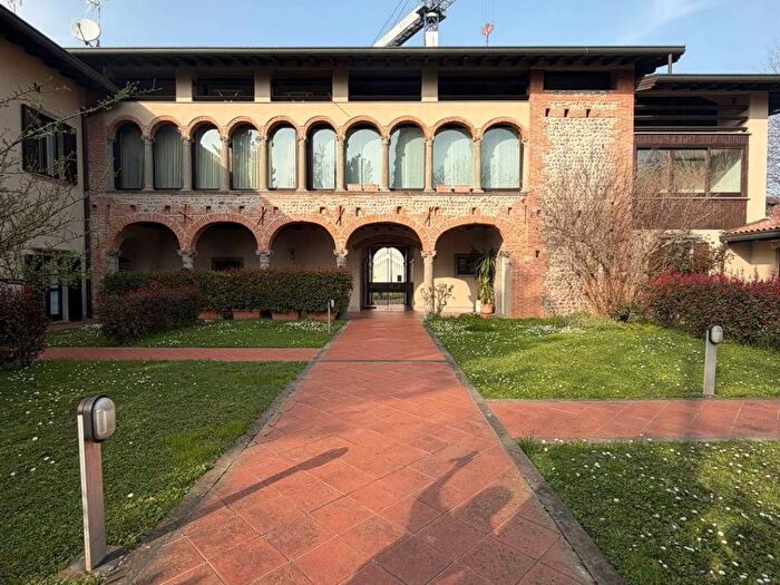 Casa con 6 locali in affitto in Via Dorotina, Curno